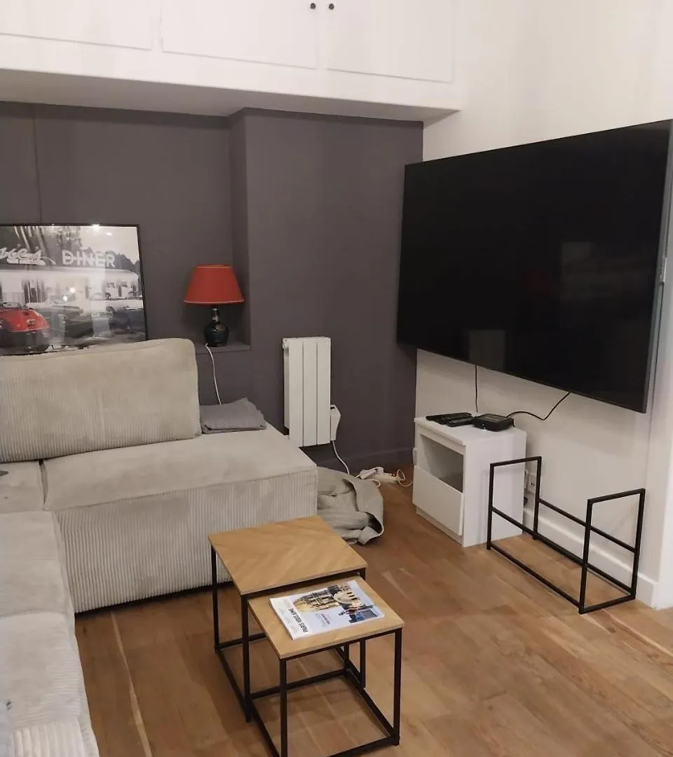 Apartment Cosy Dans Le Marais Paris