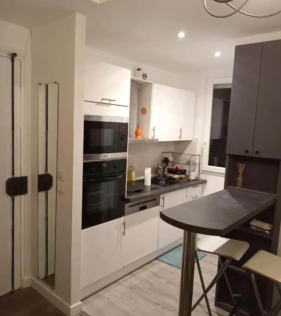 Apartment Cosy Dans Le Marais